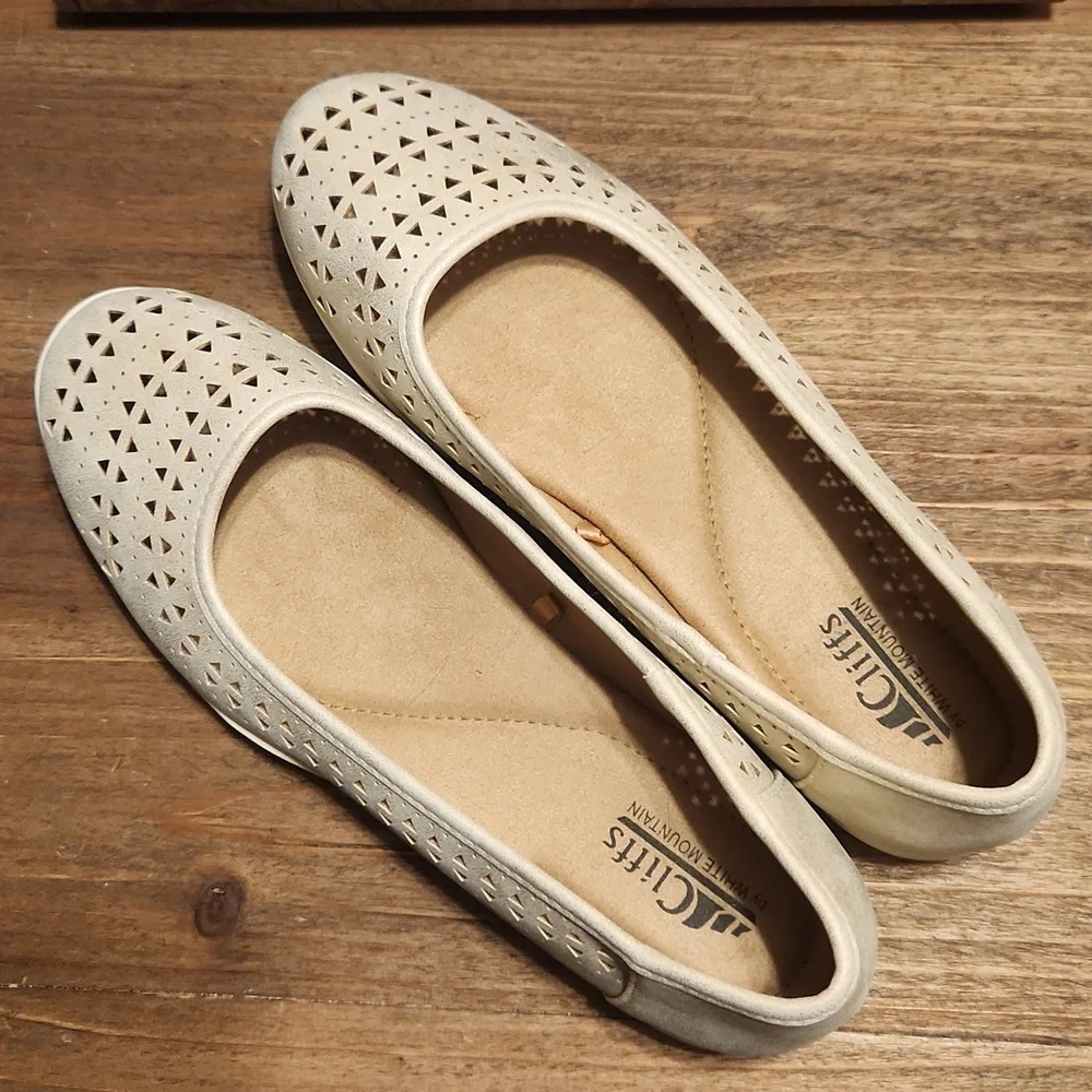 Cliffs By White Mountain Cut-Out Flats, Size 10M - Picture 6 of 9